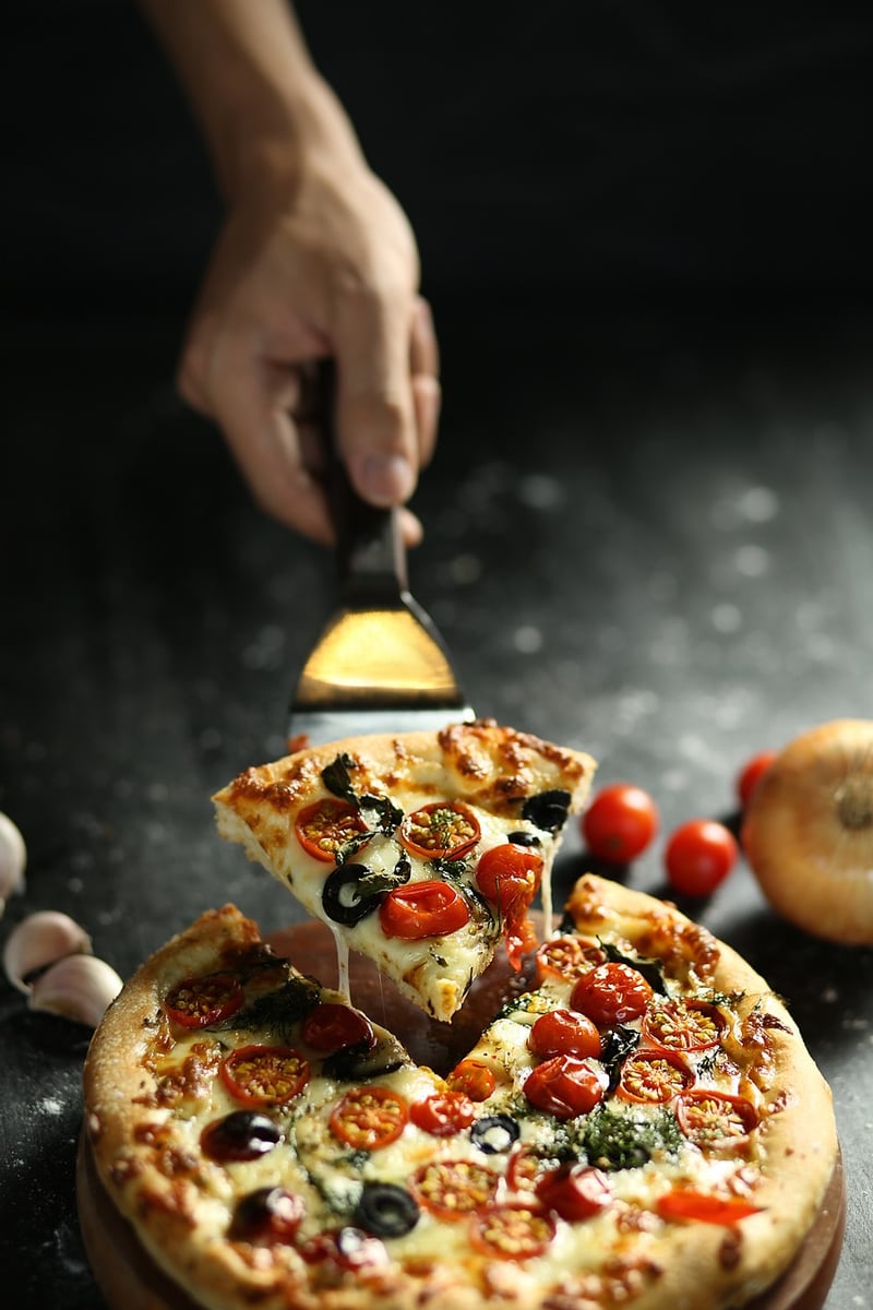 Tandoori Pizza with Mediterranean Flair